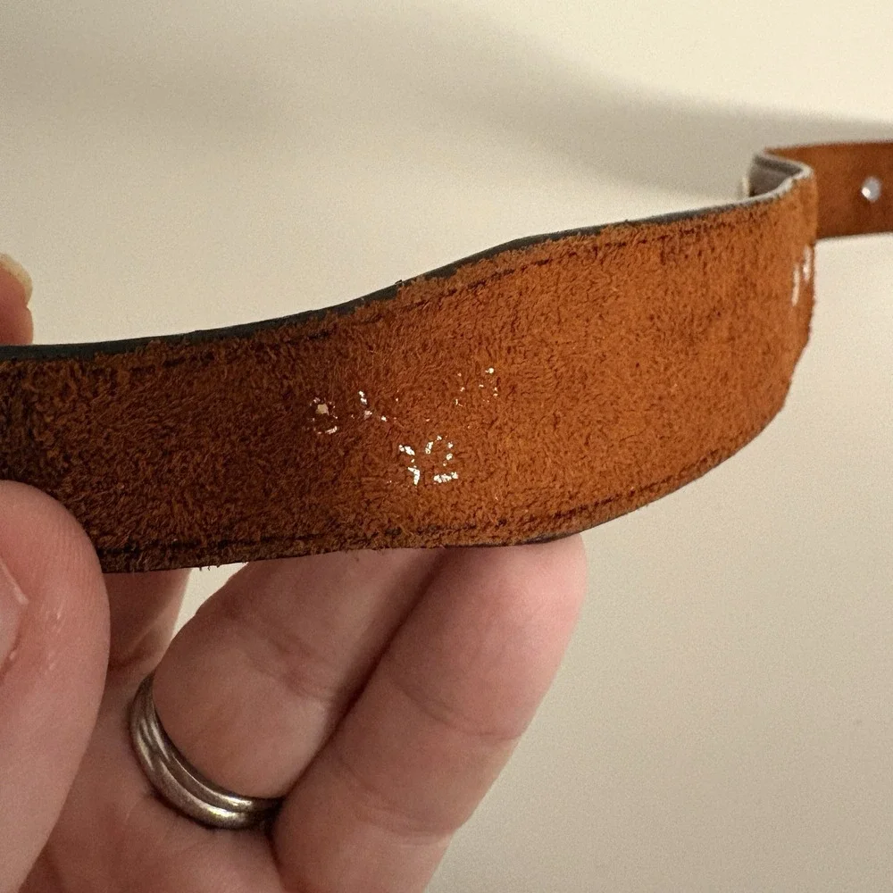 Women`s Small Silver Conch BROWN LEATHER BELT with Buckle EUC Size 32